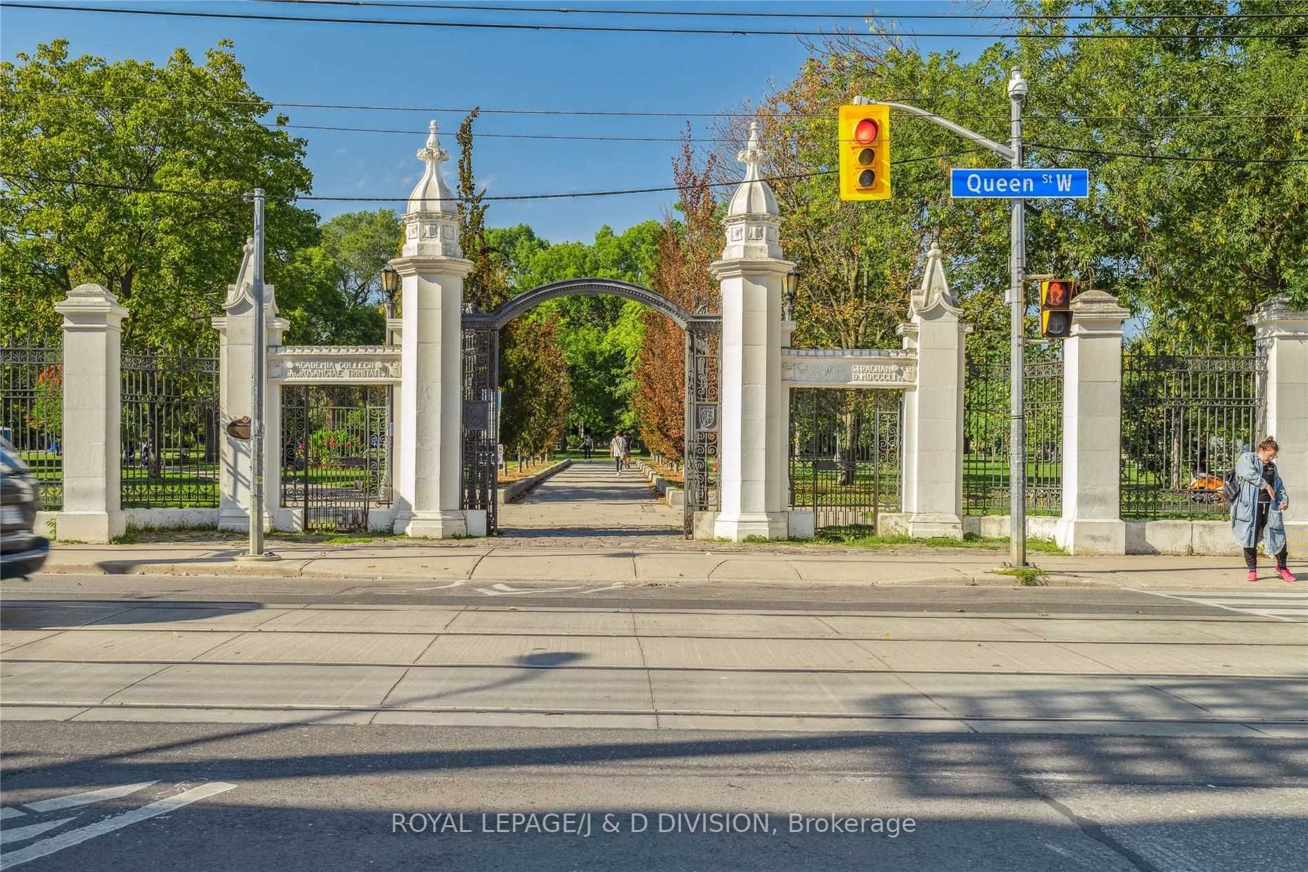 905 Queen St W