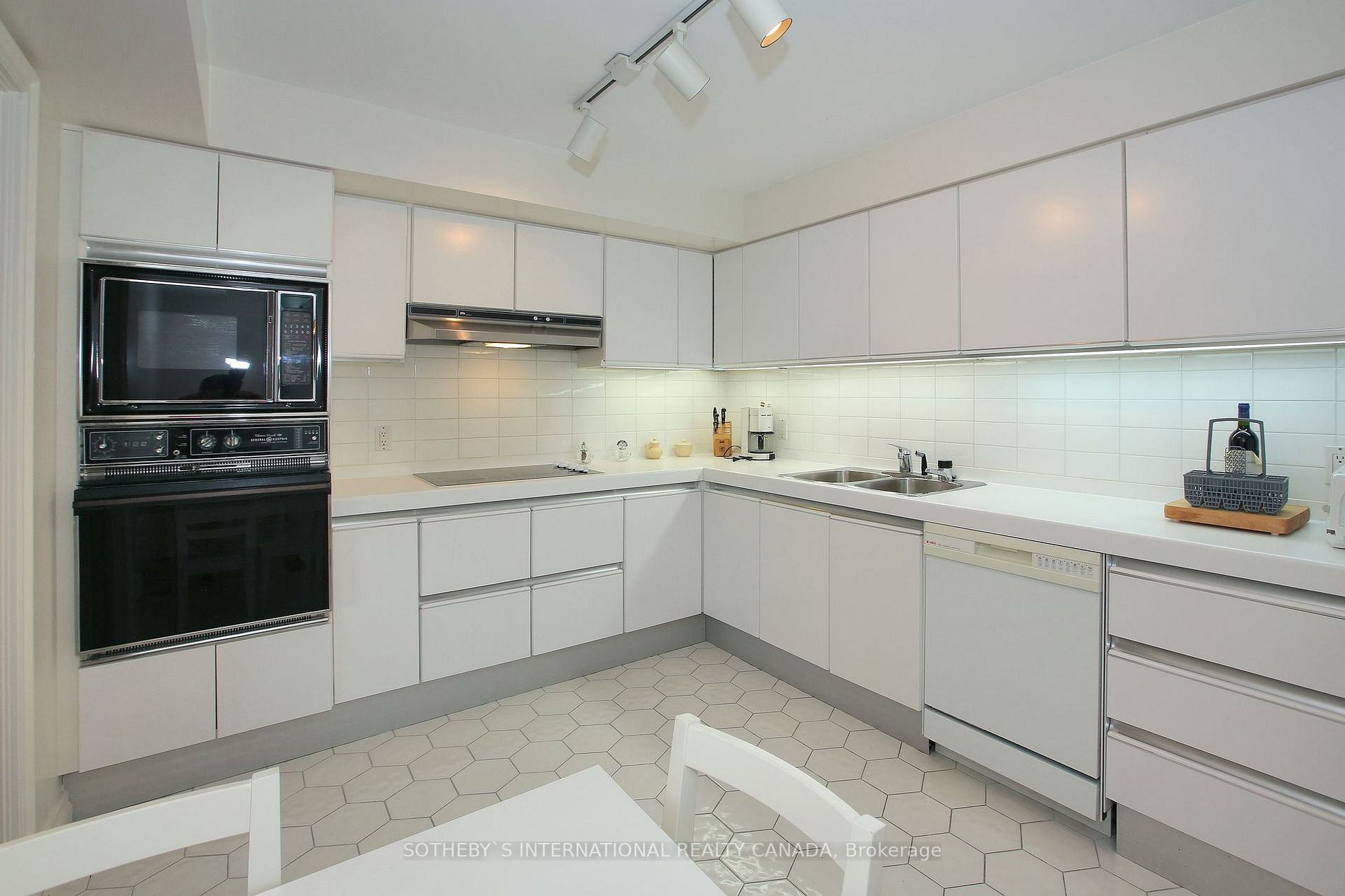 175 Cumberland St, #2008