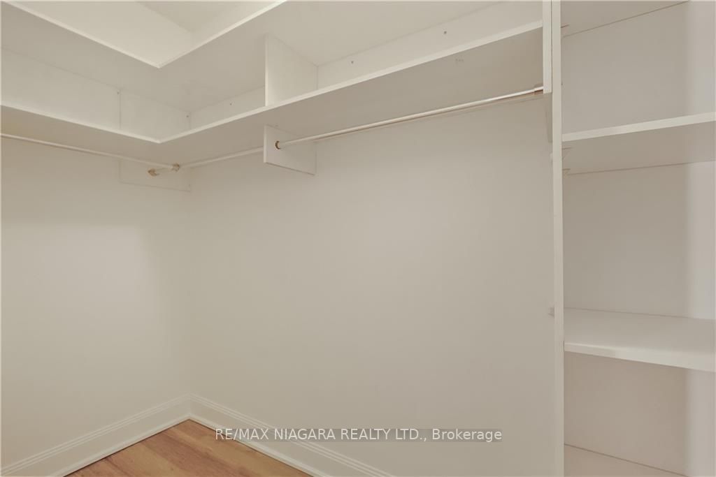 2191 Yonge St, #701