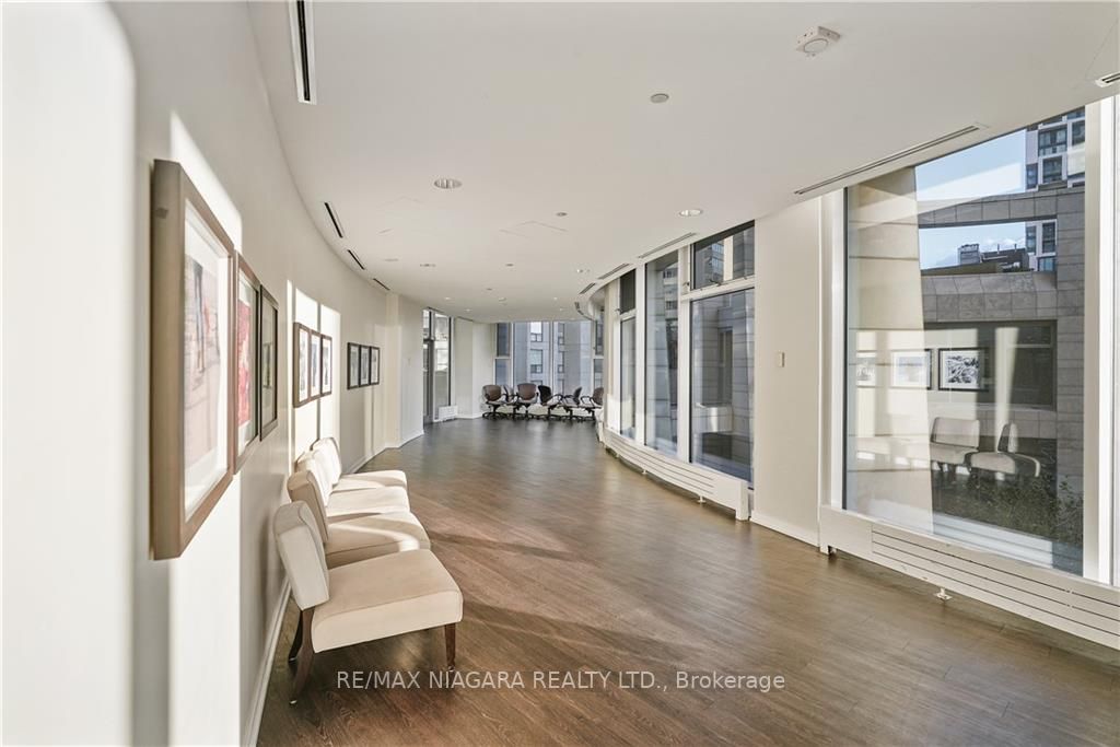 2191 Yonge St, #701