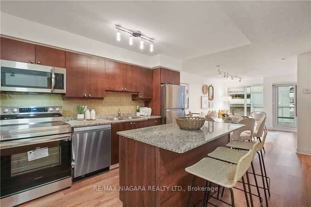 2191 Yonge St, #701