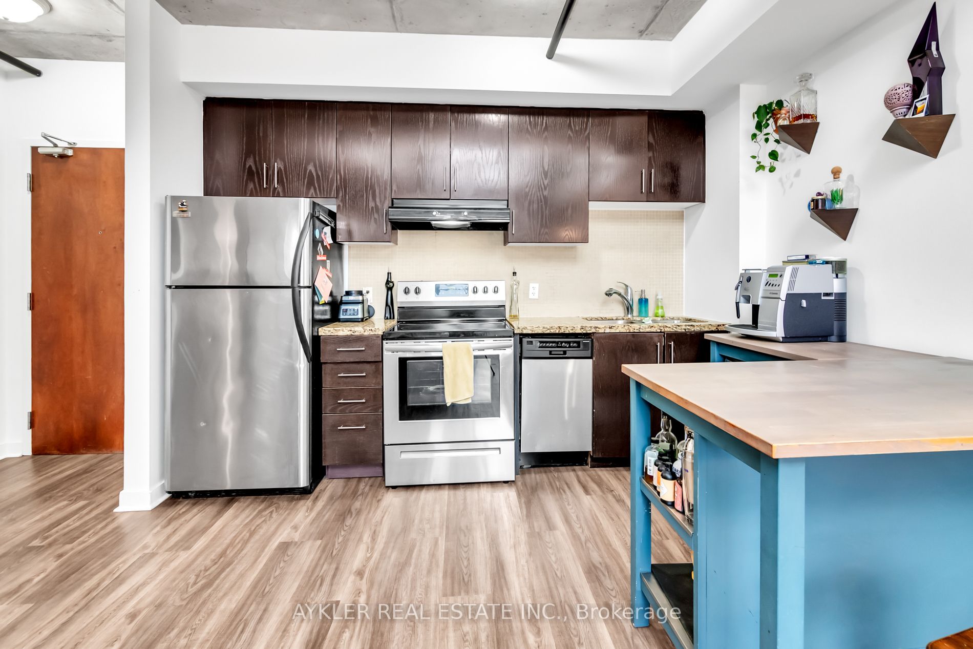 10 Wellesley Pl, #405