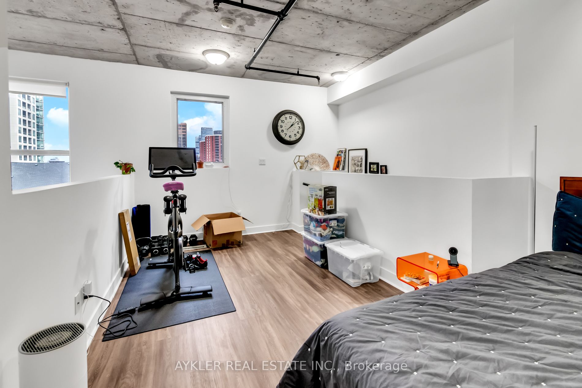 10 Wellesley Pl, #405
