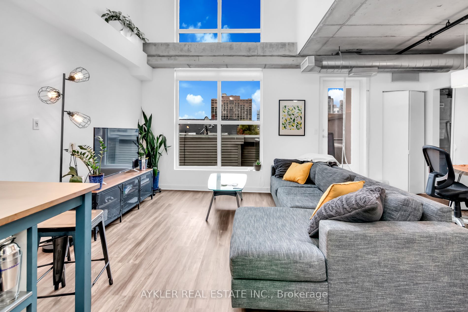 10 Wellesley Pl, #405