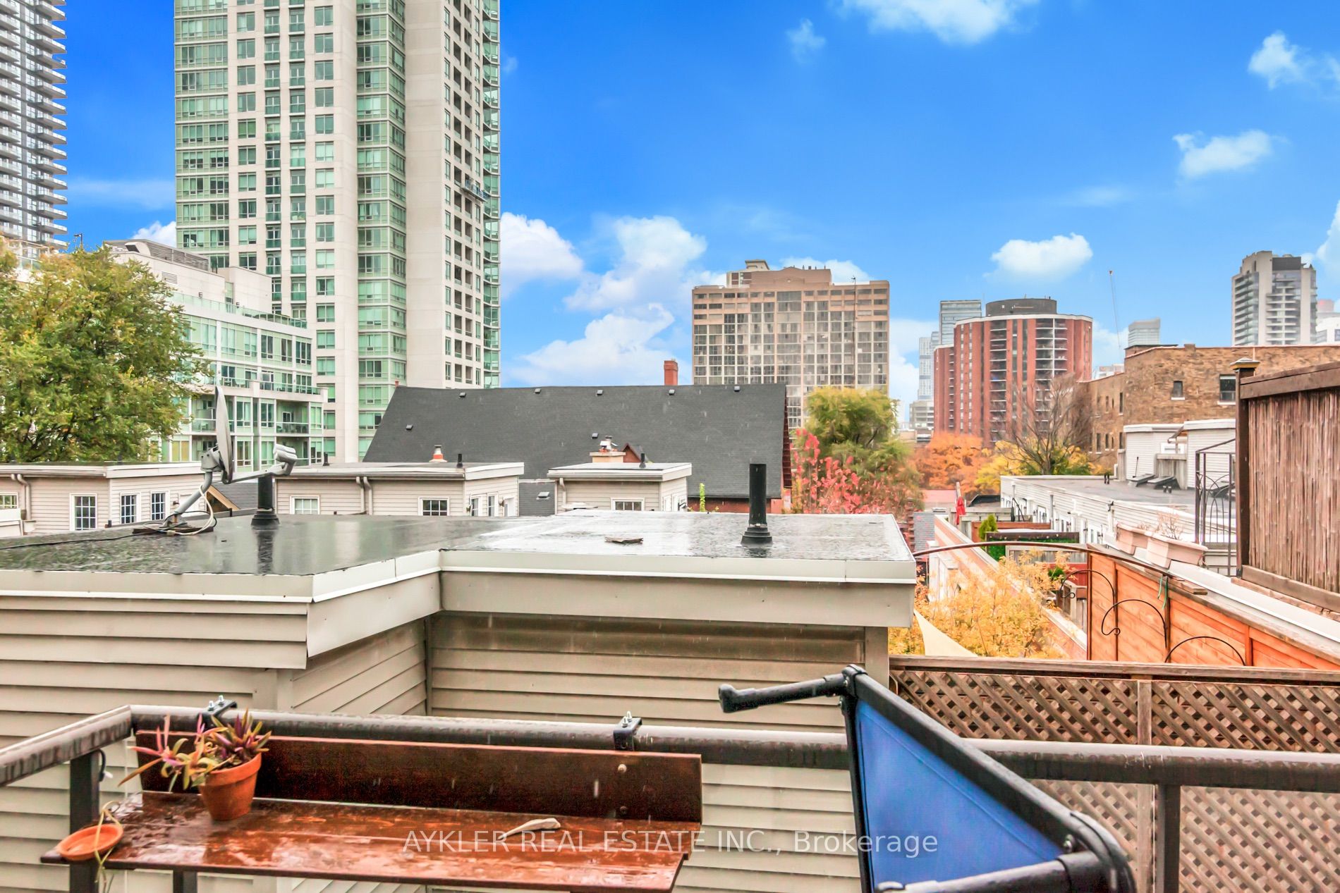 10 Wellesley Pl, #405