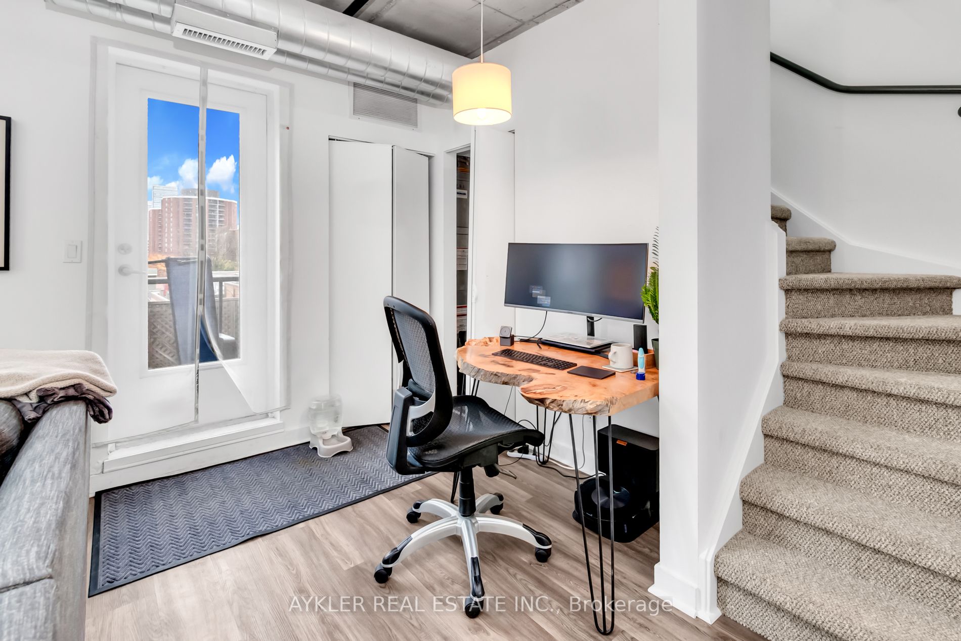 10 Wellesley Pl, #405