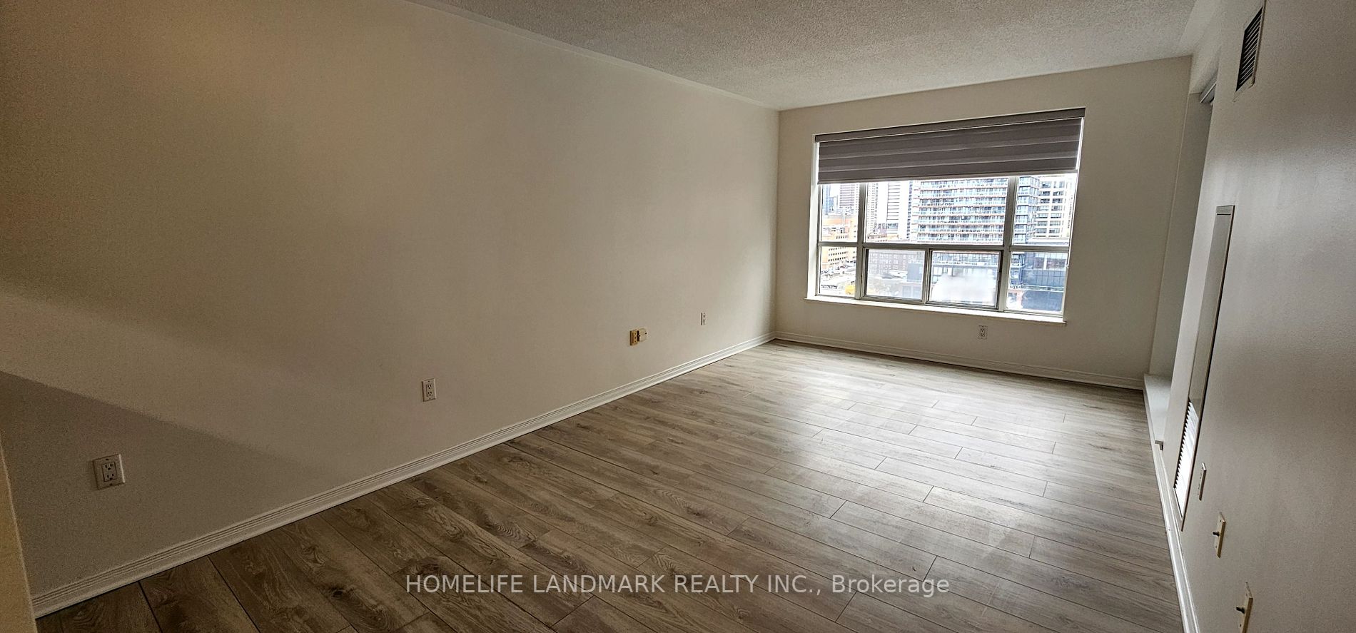 887 Bay St, #1402