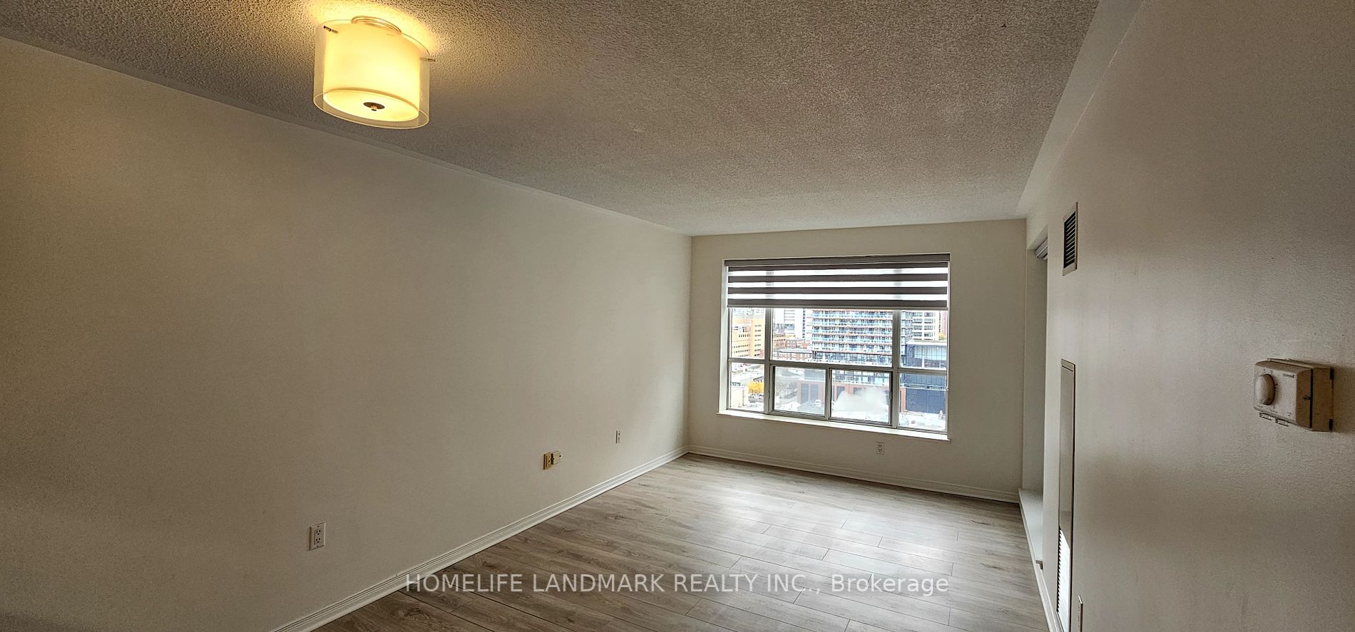 887 Bay St, #1402