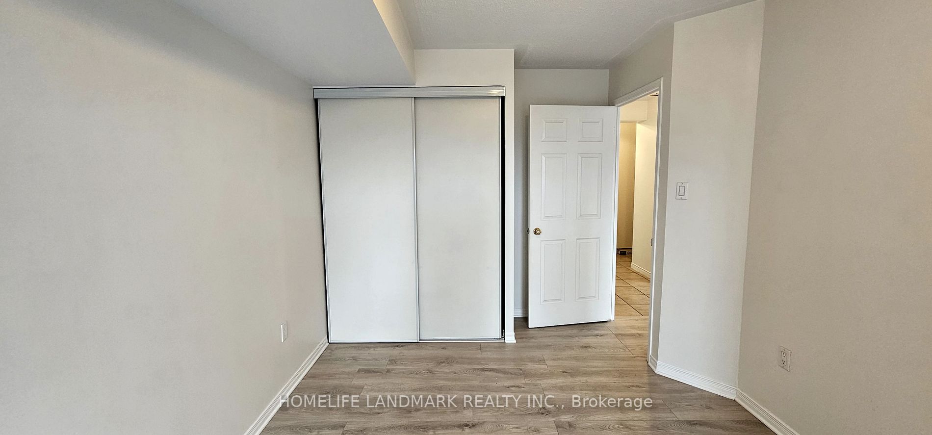 887 Bay St, #1402