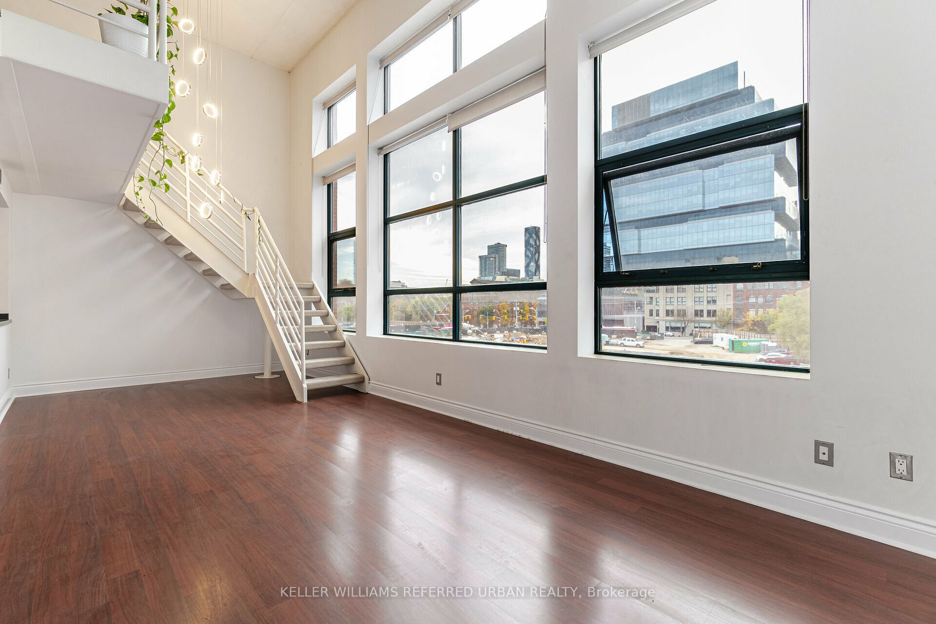 393 King St E, #303