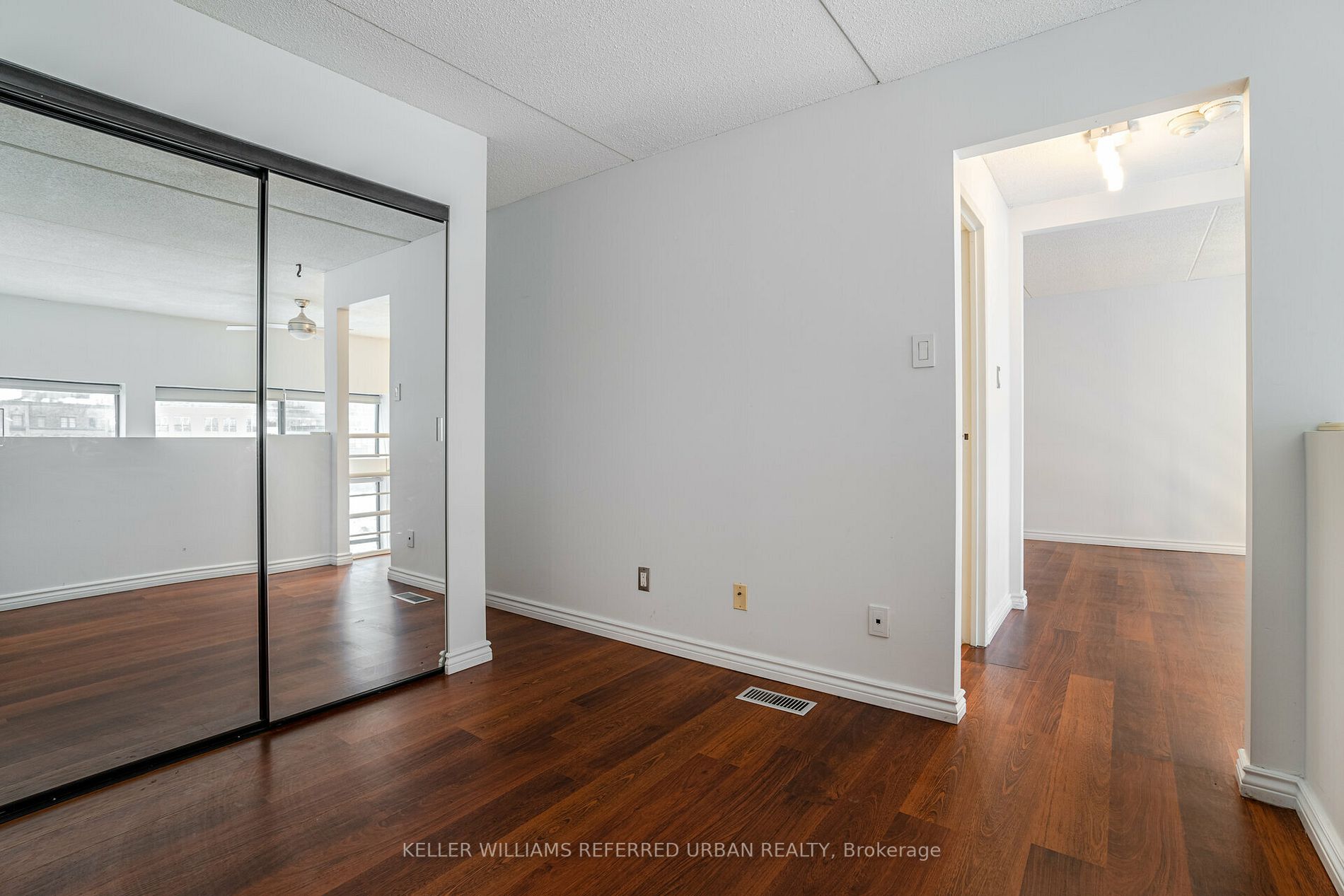 393 King St E, #303