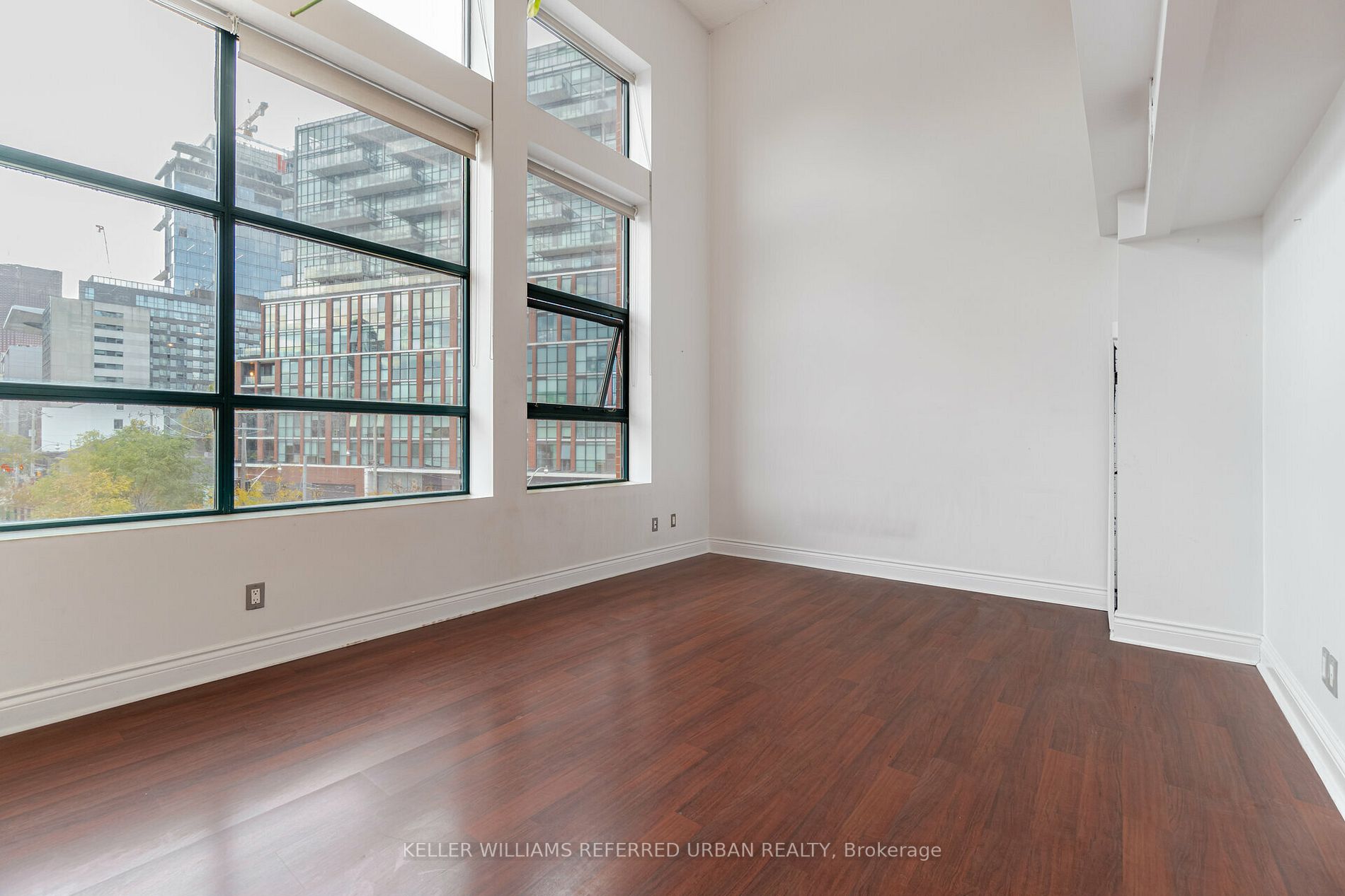 393 King St E, #303