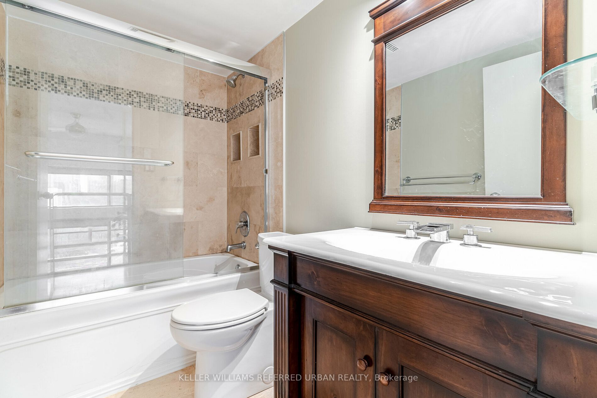 393 King St E, #303