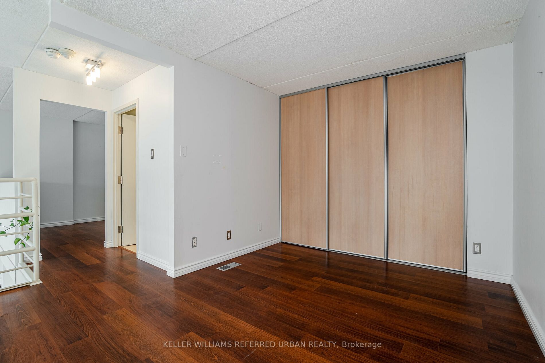 393 King St E, #303