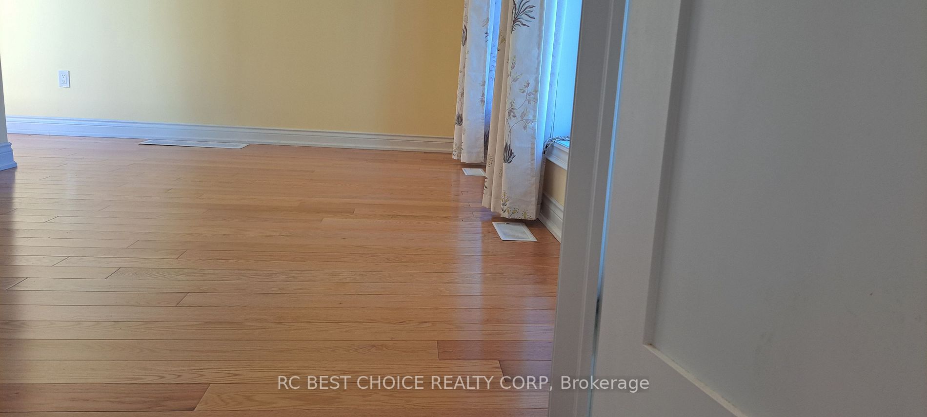 105 Craighurst Ave, #3rd Fl