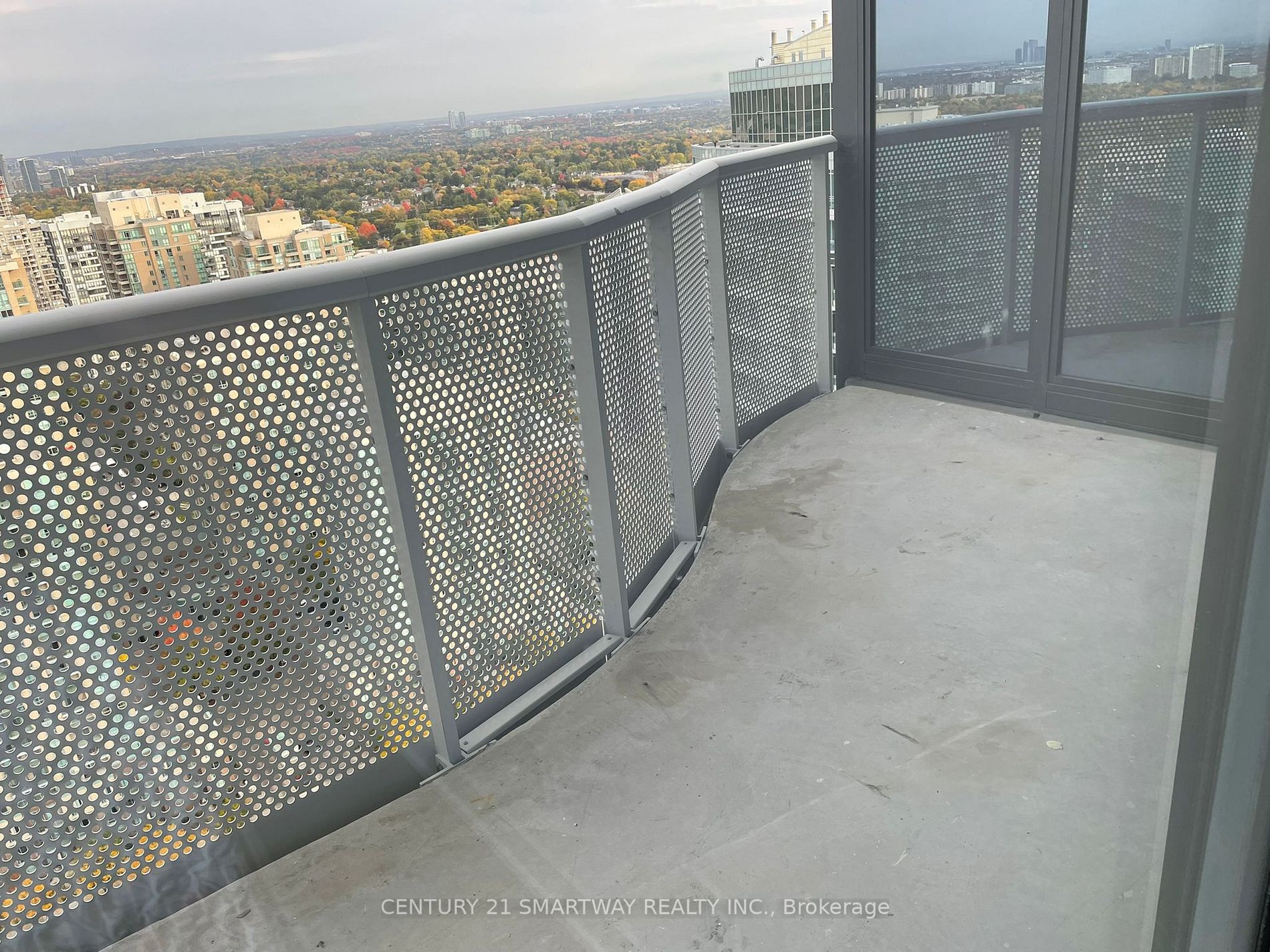 15 Holmes Ave N, #3007