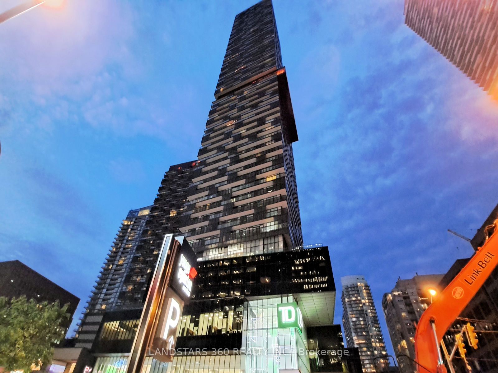 8 Eglinton Ave E, #4105