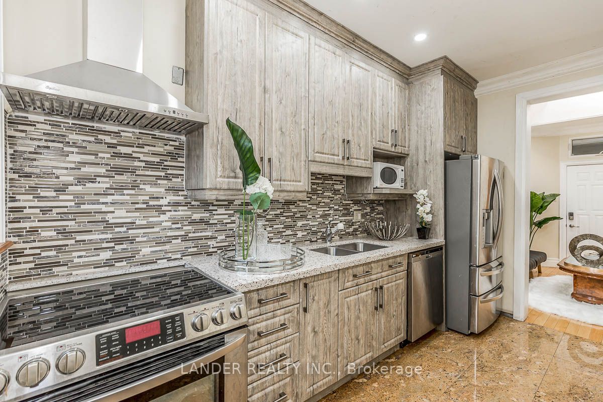 1092 Bathurst St, #B