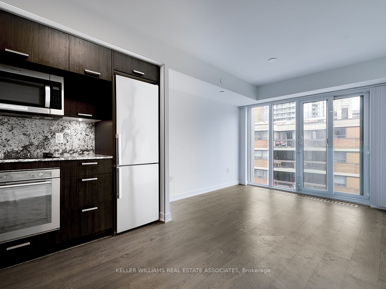 50 Mccaul St, #611