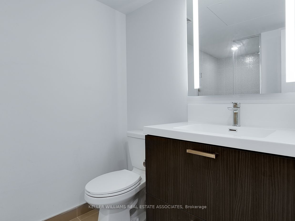 50 Mccaul St, #611