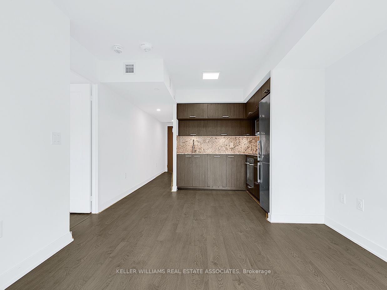 50 Mccaul St, #611