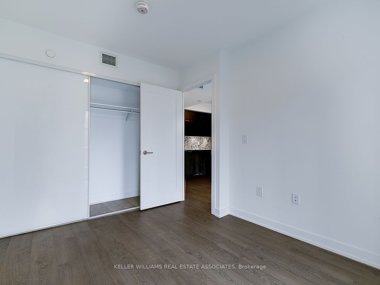 50 Mccaul St, #611