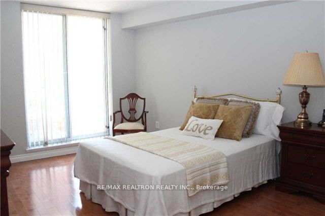 11 Thorncliffe Park Dr, #313