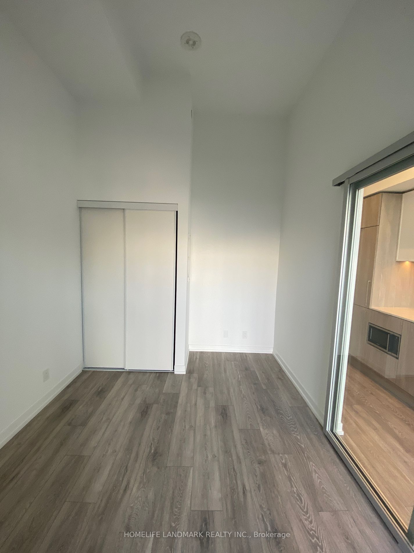 2020 Bathurst St, #215