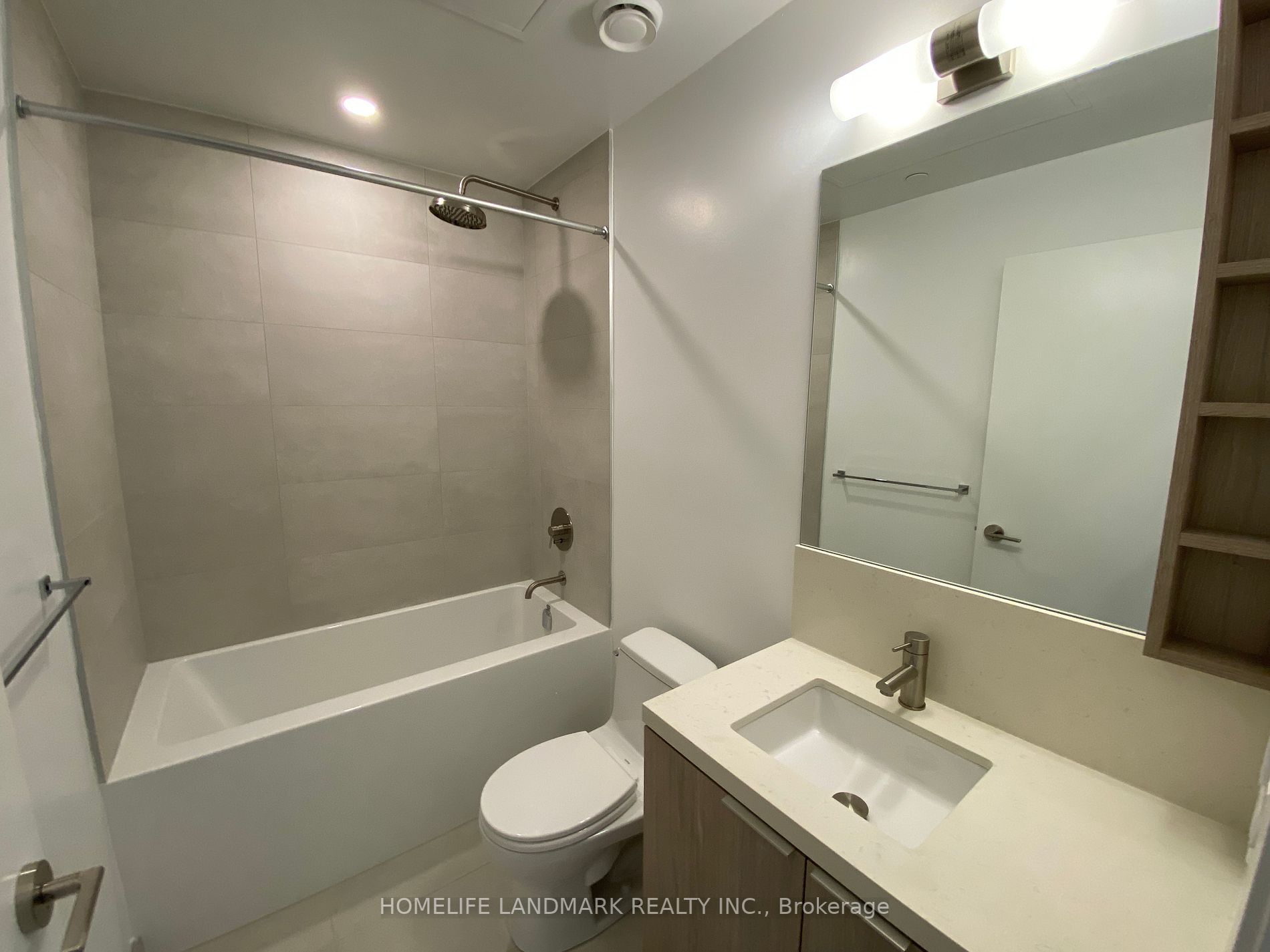 2020 Bathurst St, #215