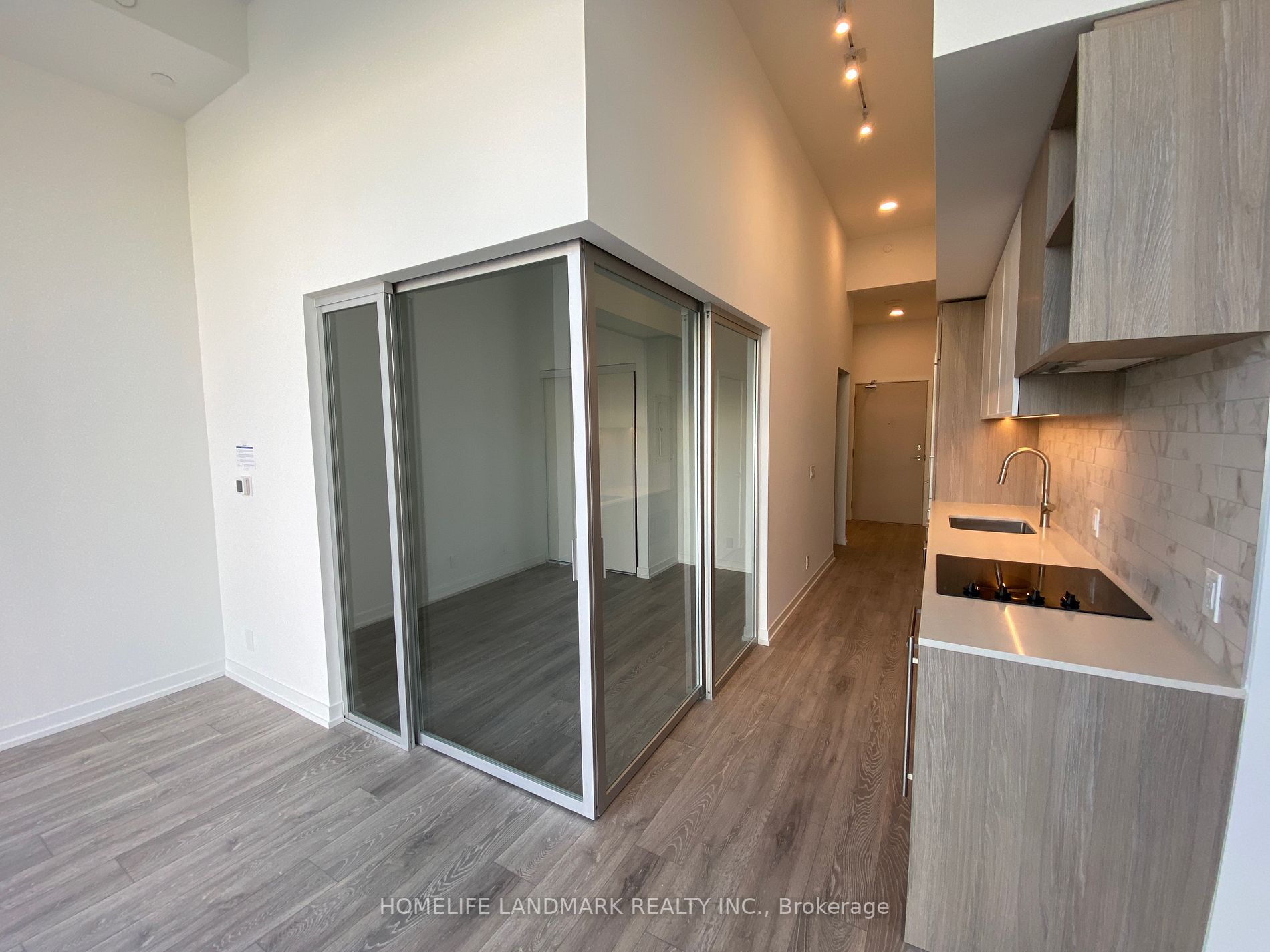 2020 Bathurst St, #215