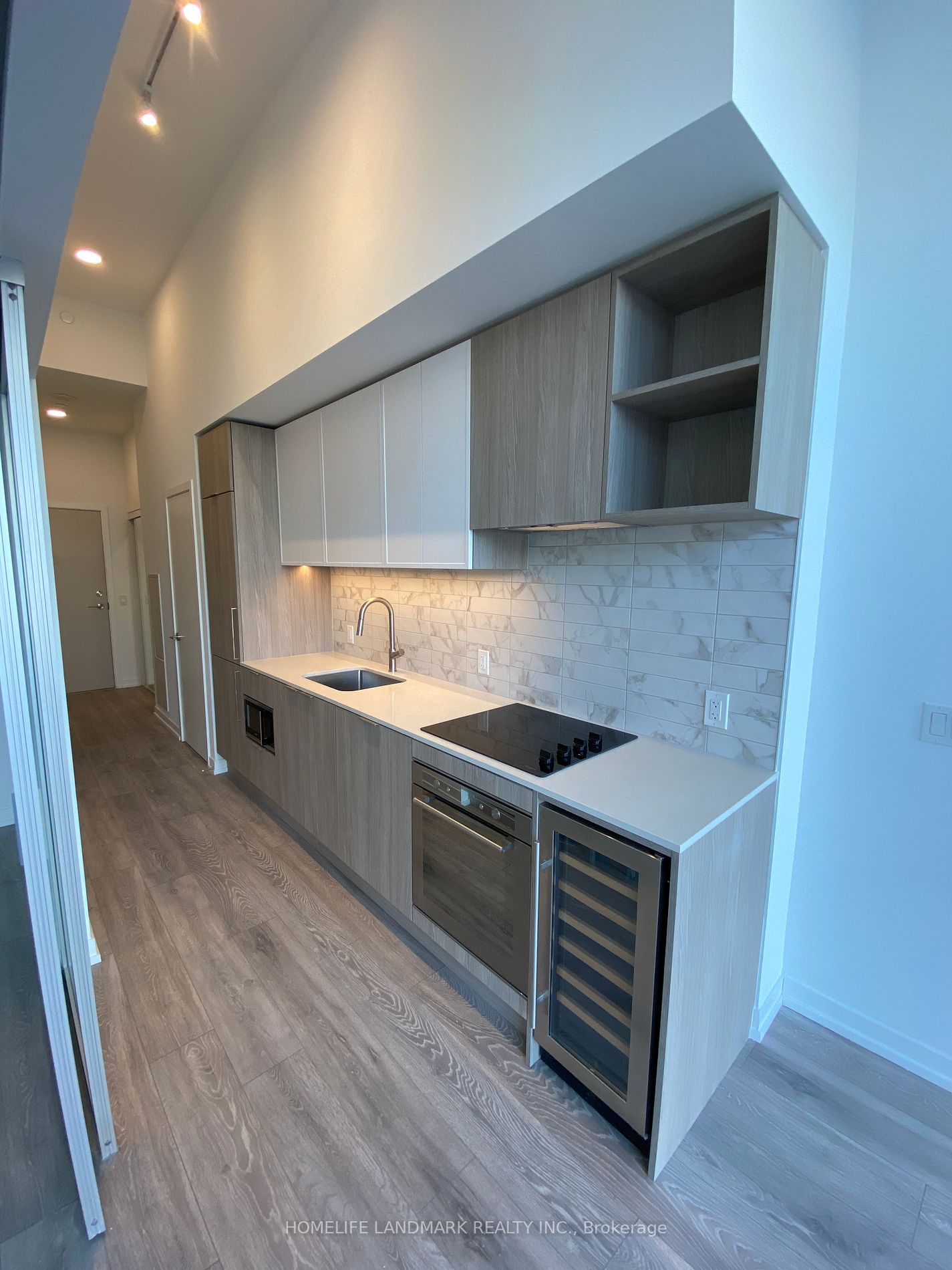 2020 Bathurst St, #215