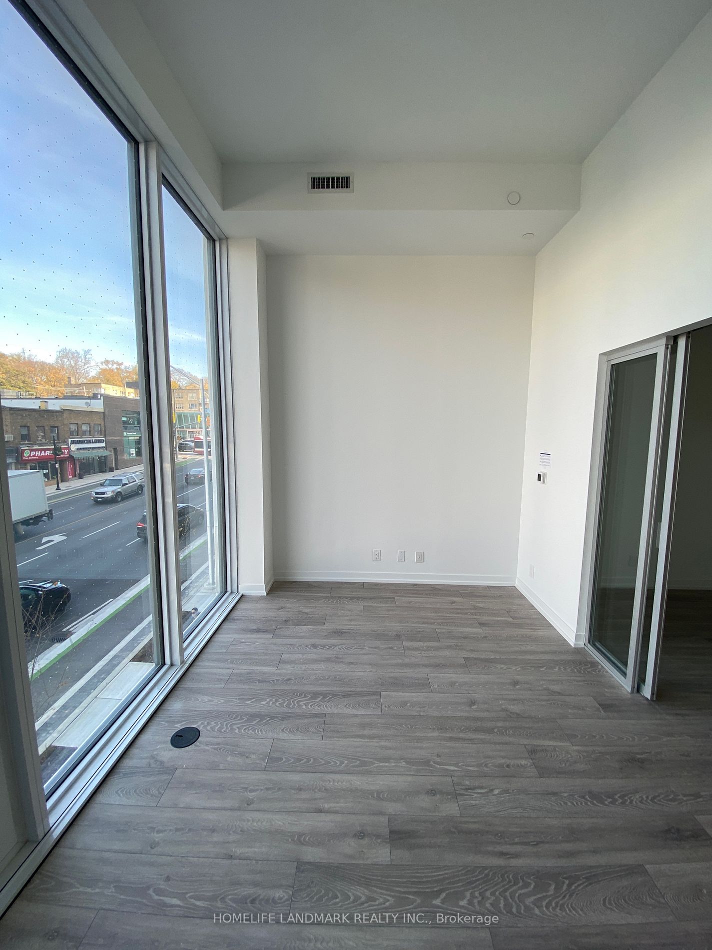 2020 Bathurst St, #215