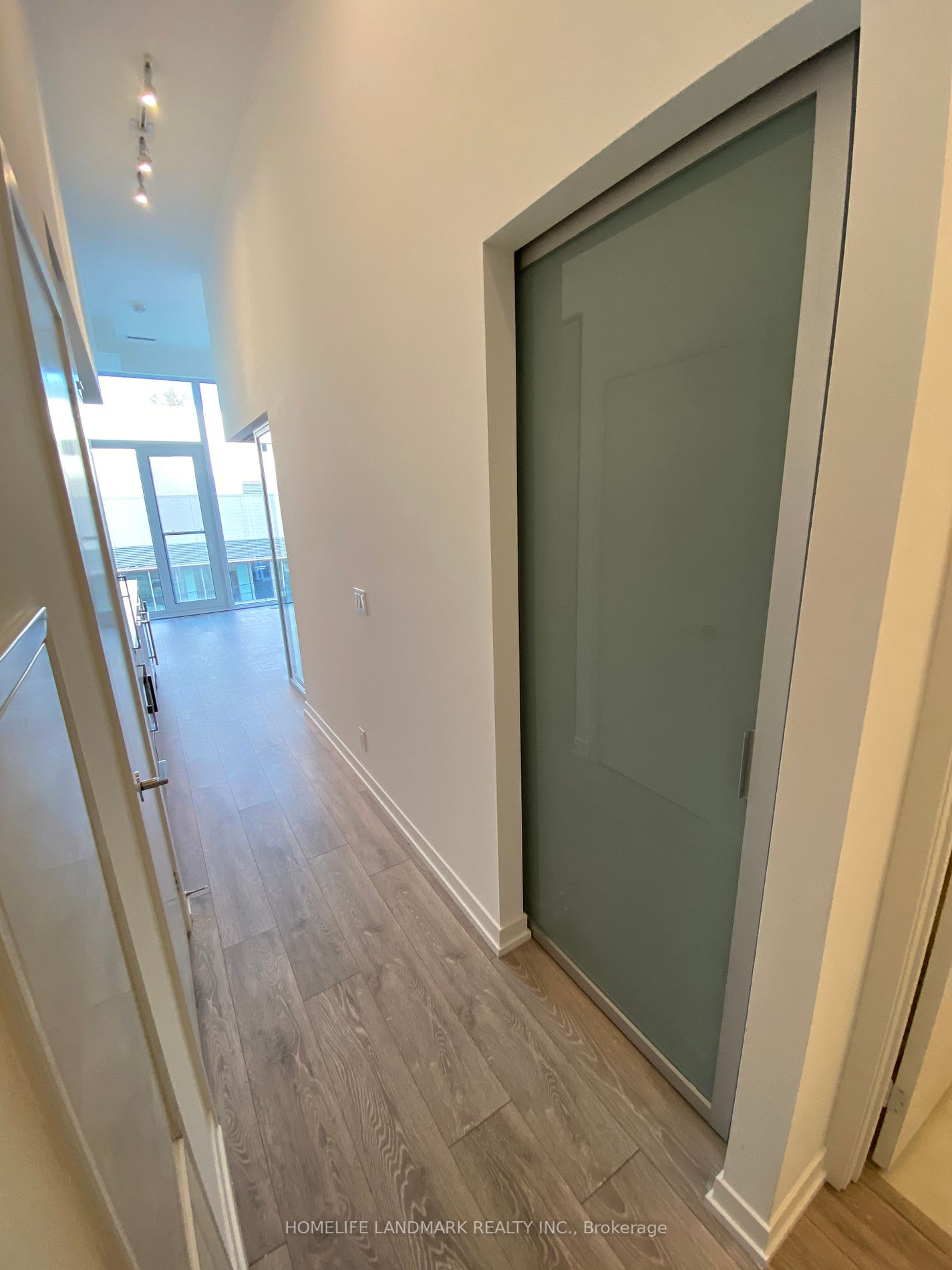2020 Bathurst St, #215