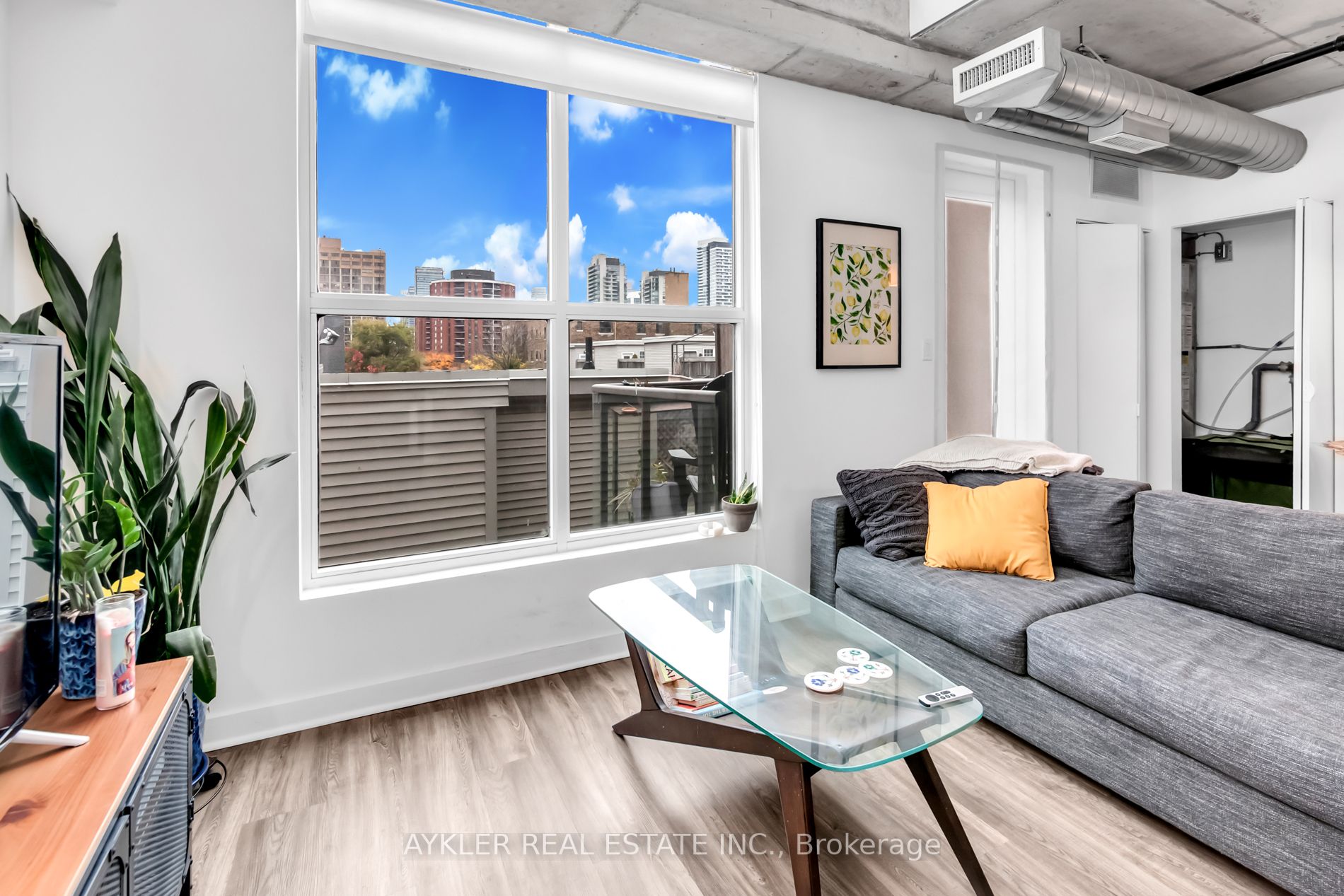 10 Wellesley Place, #405