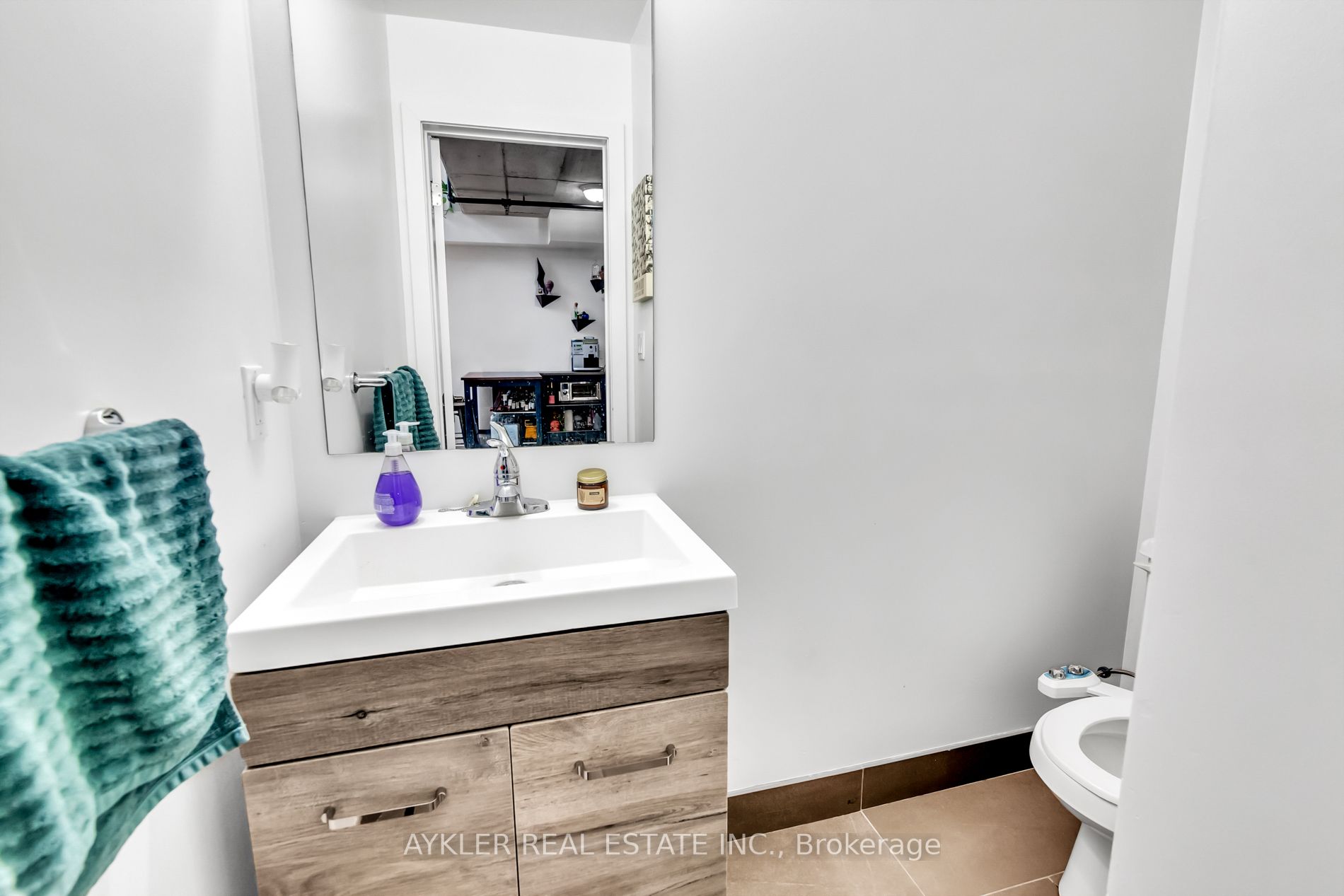 10 Wellesley Place, #405