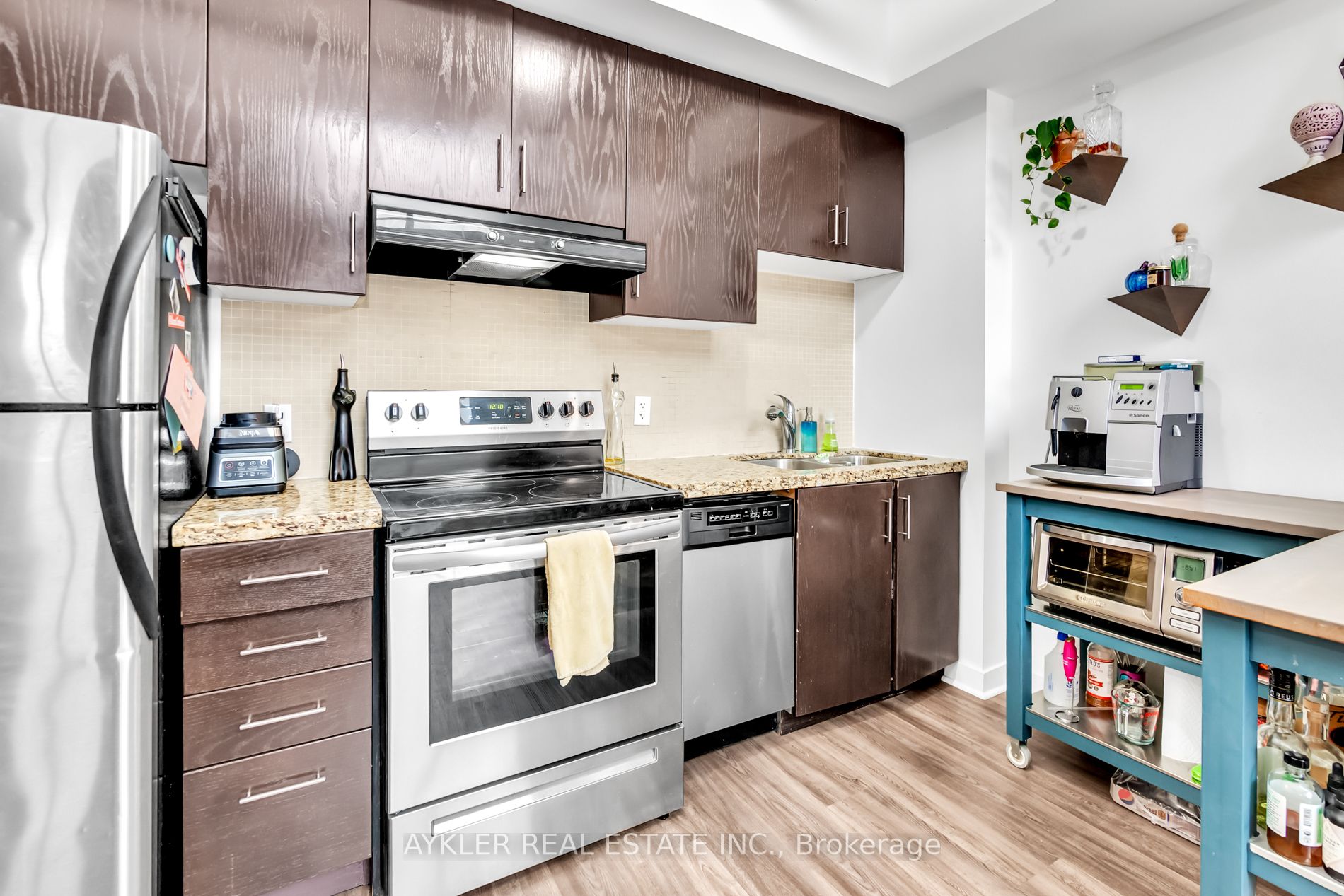10 Wellesley Place, #405