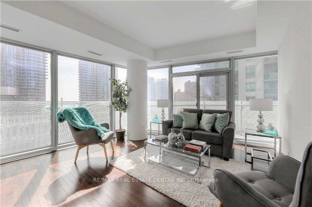 12 York St, #704