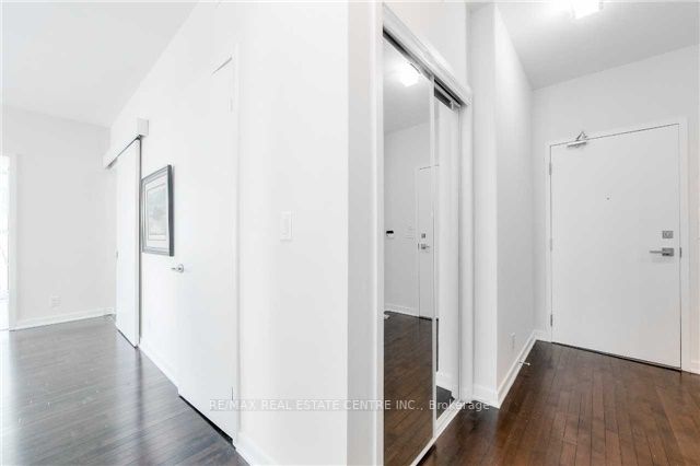 12 York St, #704