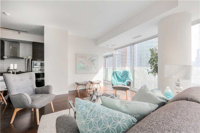 12 York St, #704