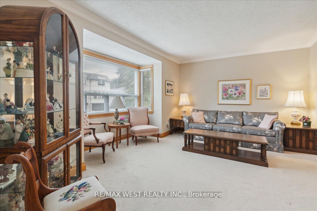 92 Burncrest Dr