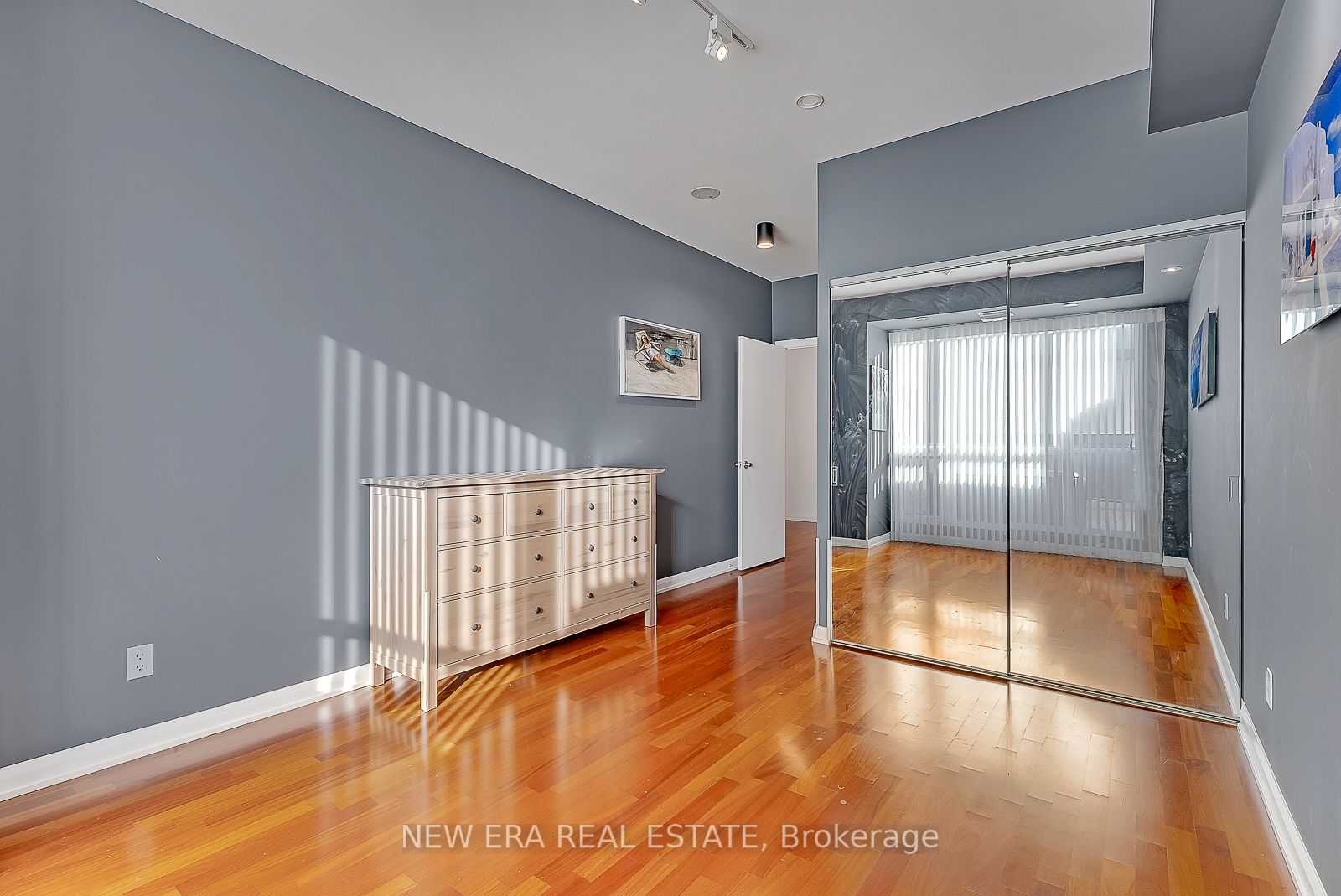 18 Beverley St, #506