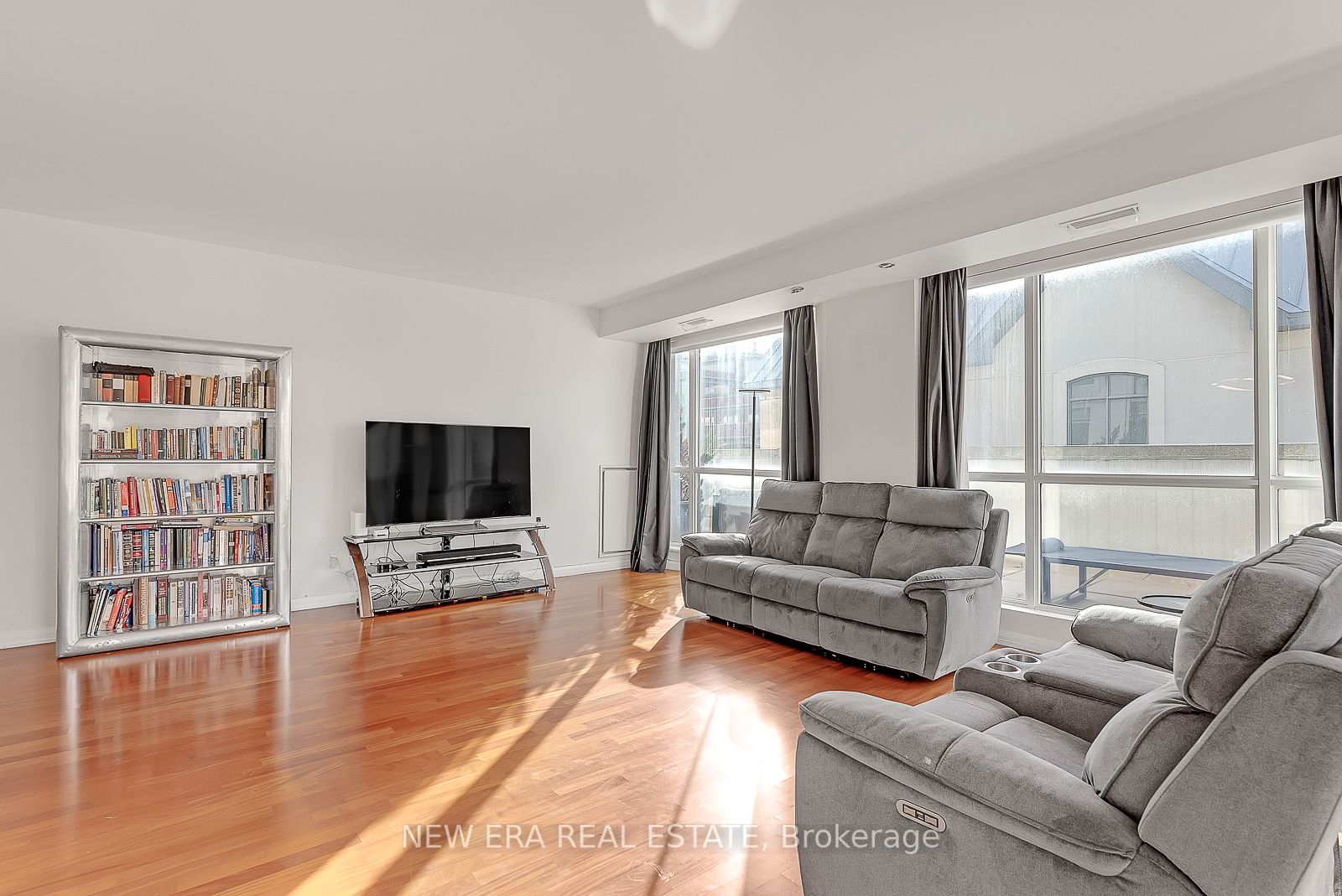 18 Beverley St, #506