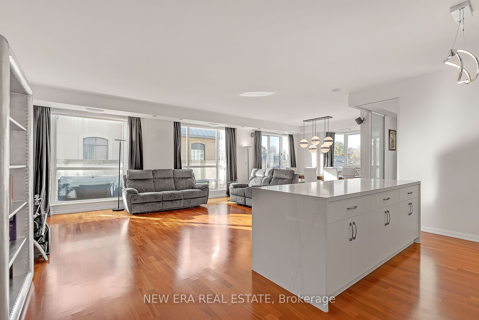 18 Beverley St, #506