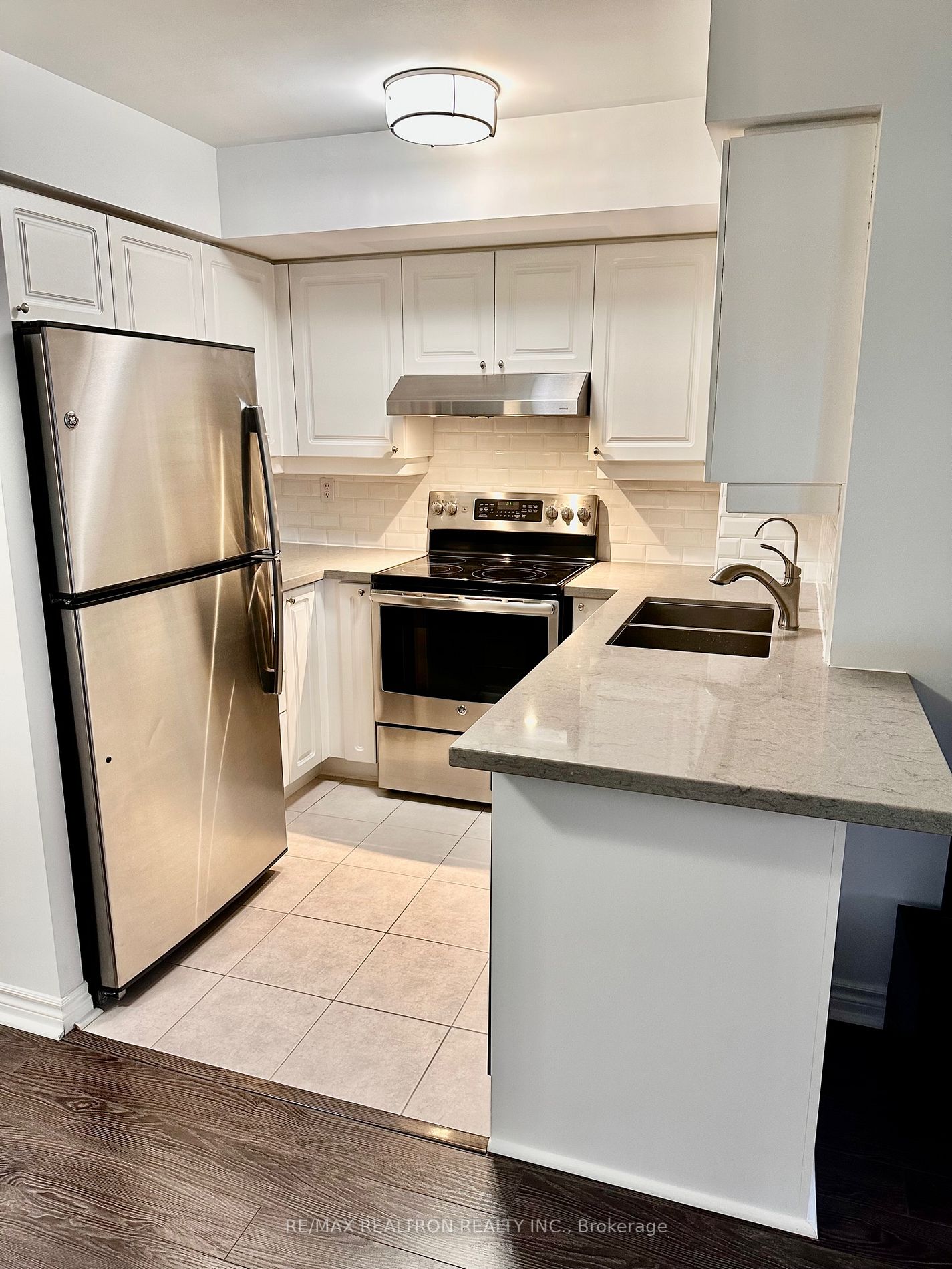 3 Rean Dr, #513
