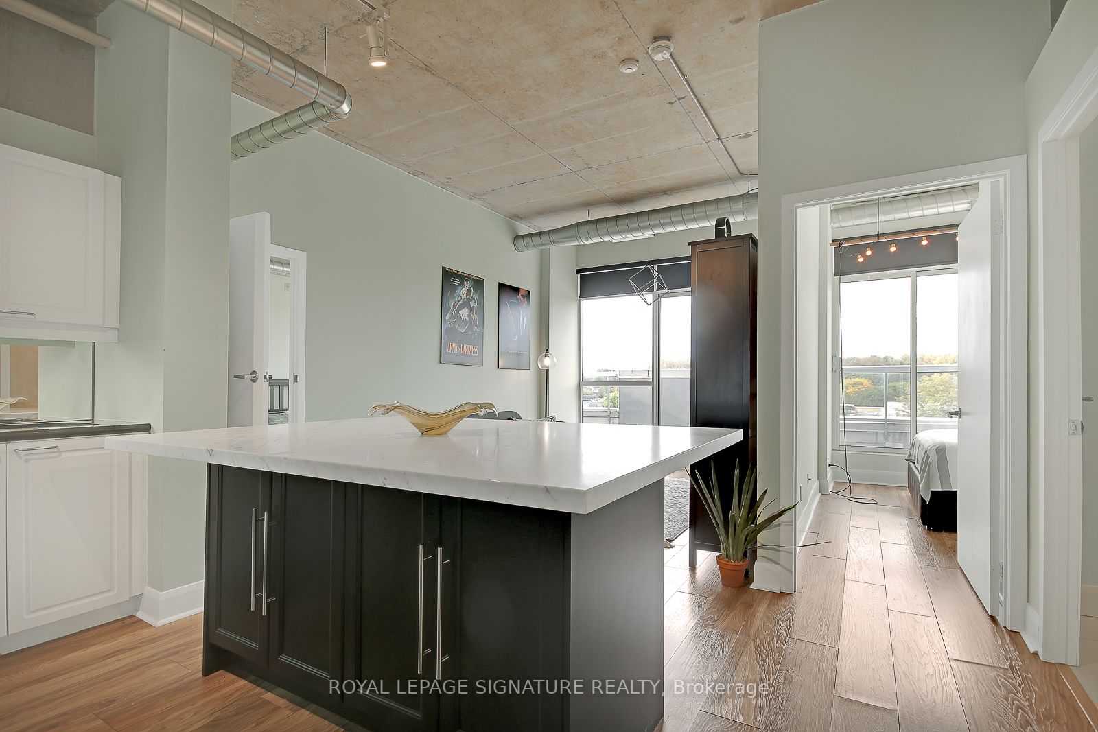 955 Queen St W, #Ph08