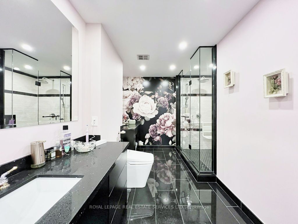 5444 Yonge St, #108