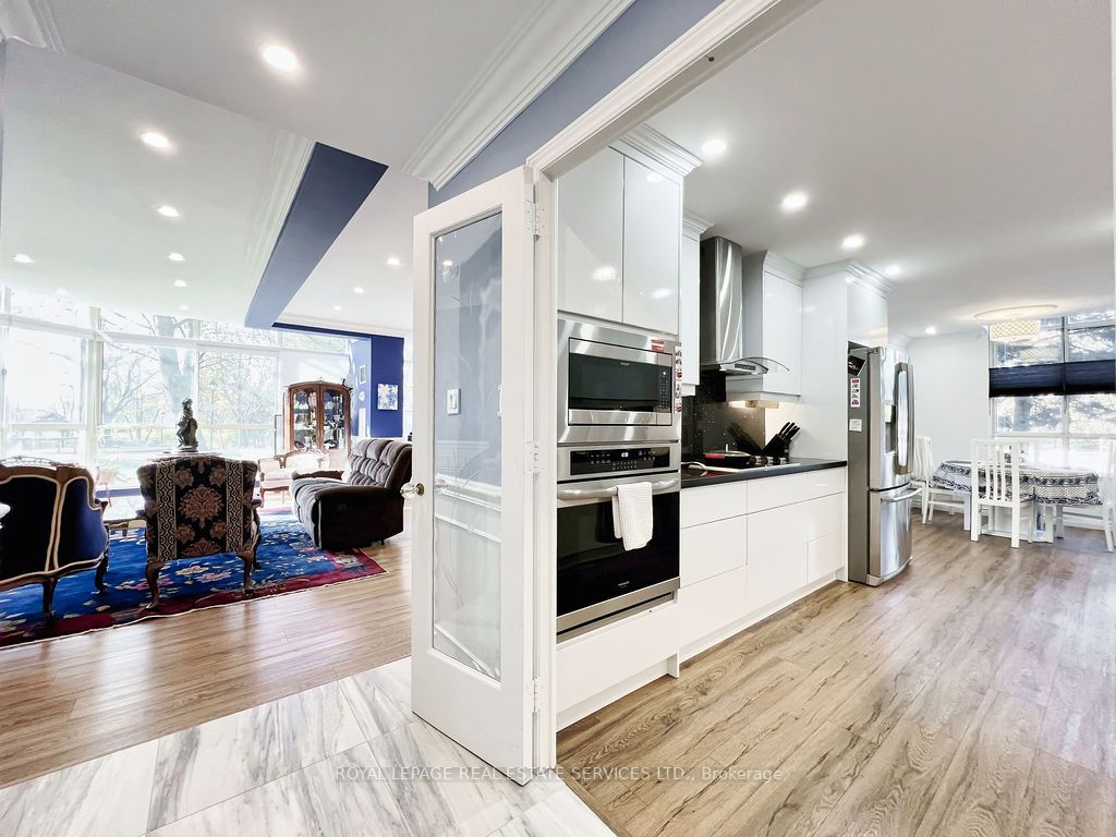 5444 Yonge St, #108