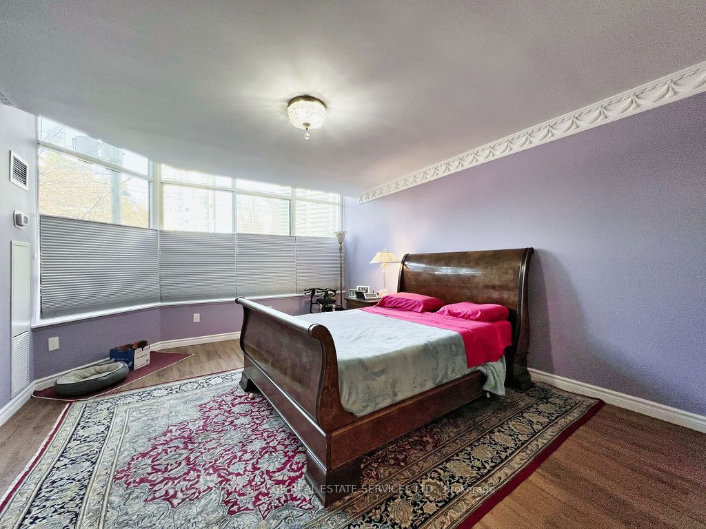 5444 Yonge St, #108