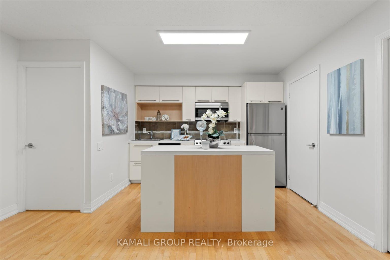 21 Carlton St, #1201