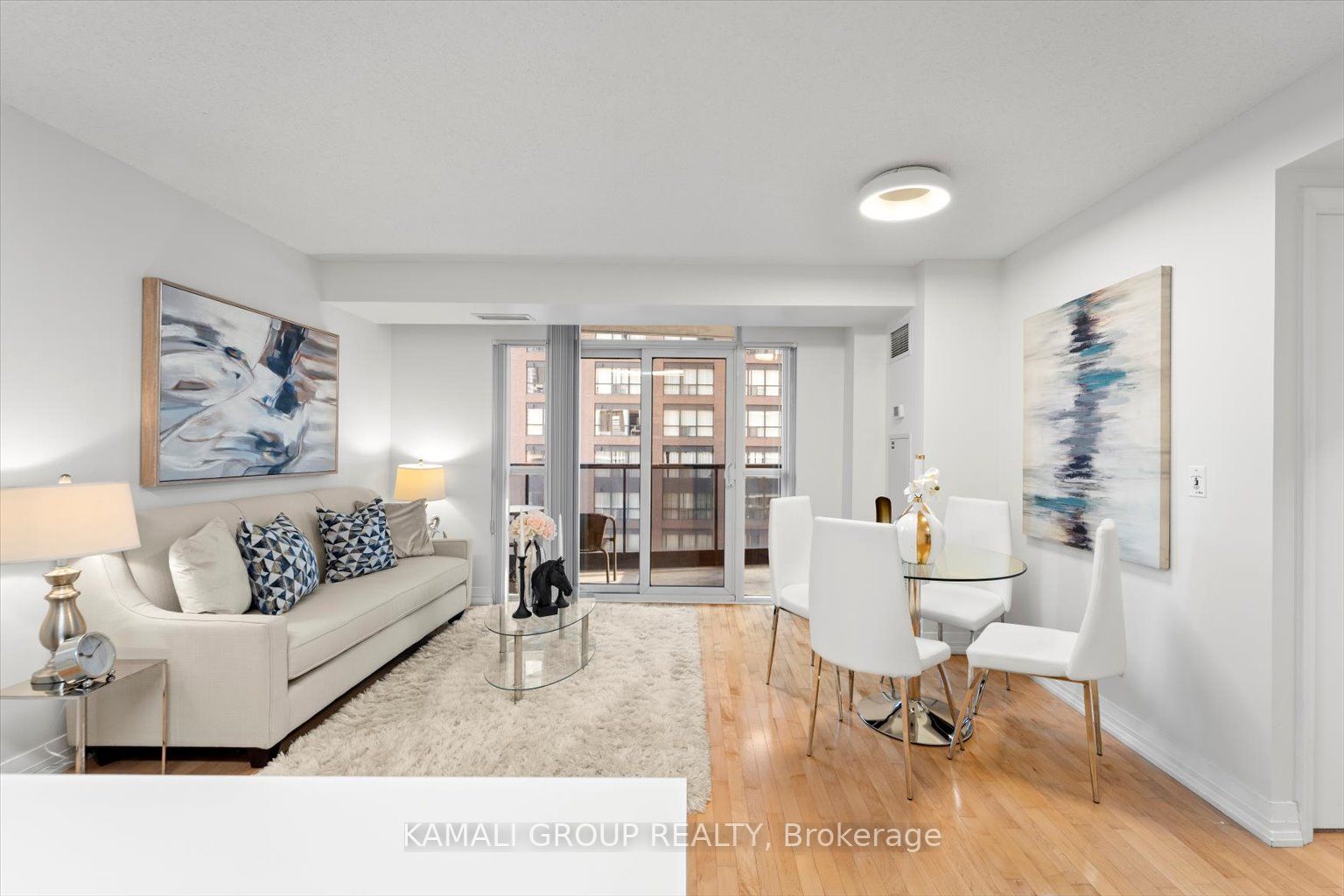21 Carlton St, #1201